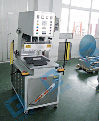 久羅單頭滑臺(tái)(推盤(pán))式高頻機(jī)的廣泛應(yīng)用